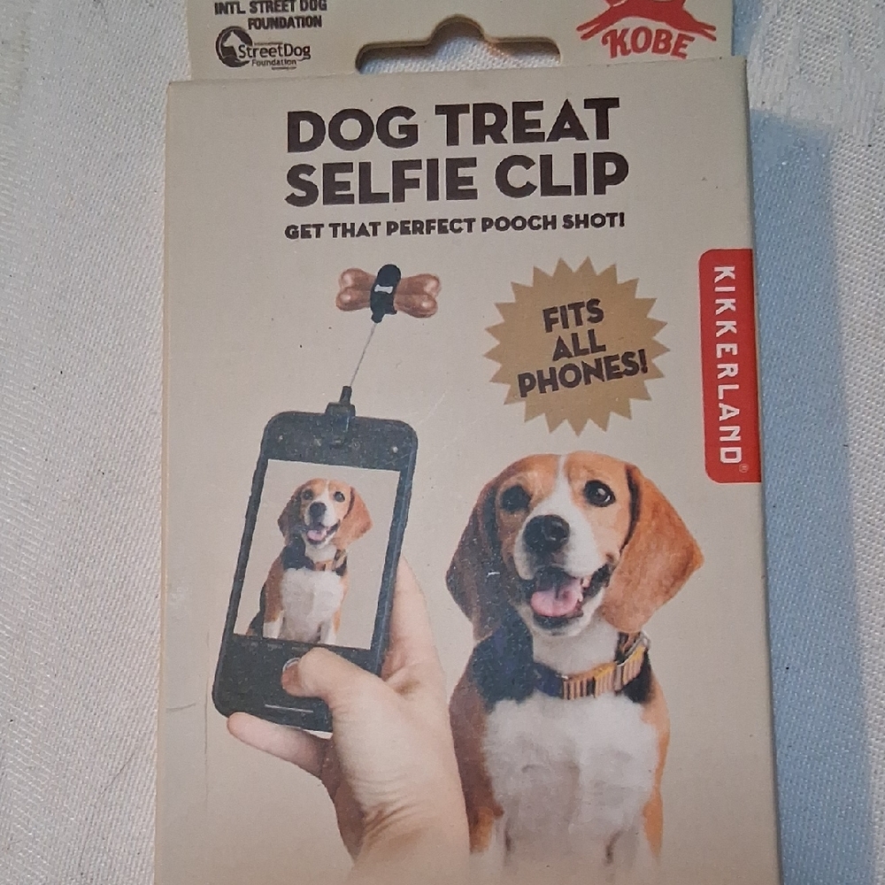 Kikkerland Dog Treat Selfie Clip - Brown, Black
